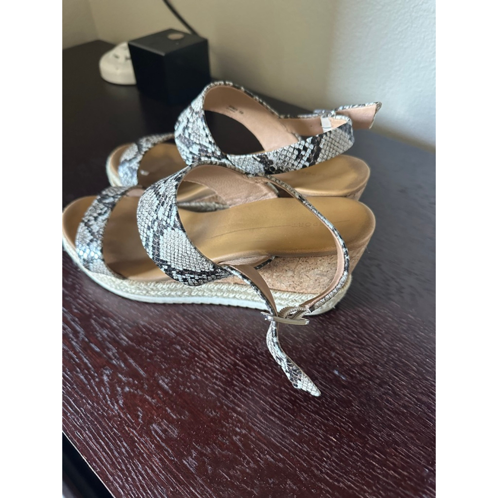 Women's Dolce Vita Sandals Wedge Snake Print Size 10 - Picture 2 of 4